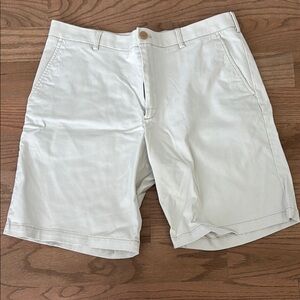 Izod off White Shorts